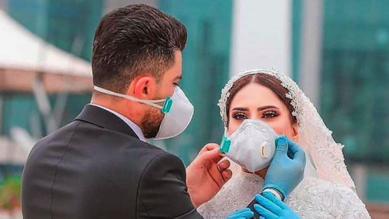 وباء "كورونا" يؤجل الزيجات وأخرى تتم في صمت