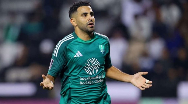 محرز يقود الأهلي السعودي لفوز