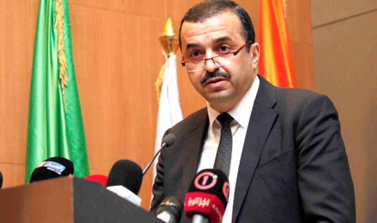 الجزائر تشدد على التطبيق الصارم لالتزامات المنتجين