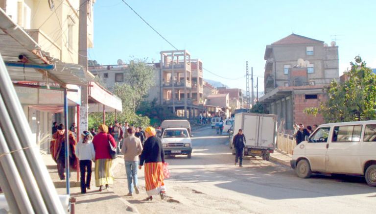 محلات مهجورة بسبب عدة نقائص