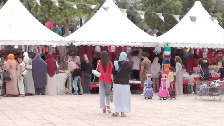 إقبال متزايد على أسواق الأدوات المدرسية بقسنطينة