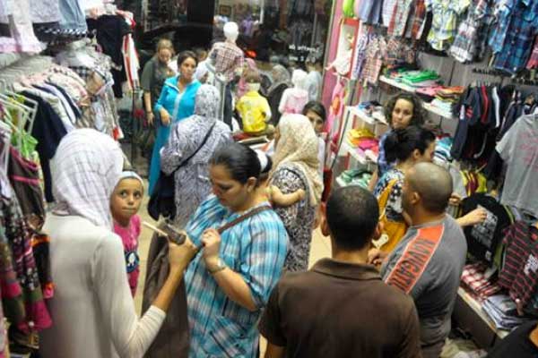 محلات الملابس تعرض تشكيلاتها الجديدة