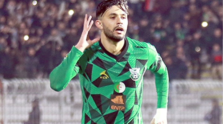 المهاجم بلحوسيني يغادر "السياسي" إلى "بلوزداد"