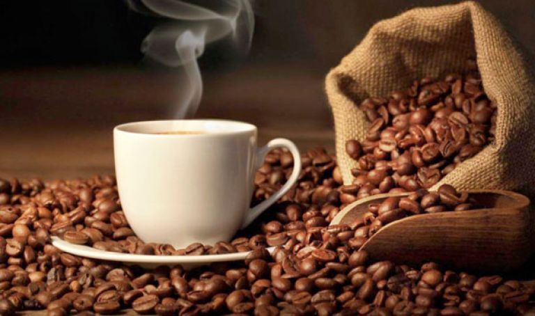 القهوة تحمي الكبد من الأطعمة الغنية بالدهون