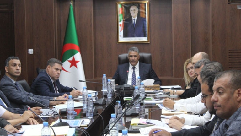 عرض برنامج توزيع السكنات في عيد الثورة