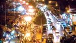 شباب ينتهك الحجر وأزقة مملوءة بالساهرين
