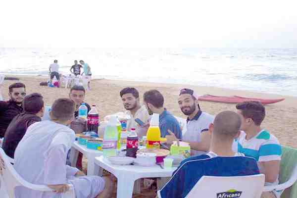 شباب من قسنطينة يفضلون الإفطار على الشواطئ