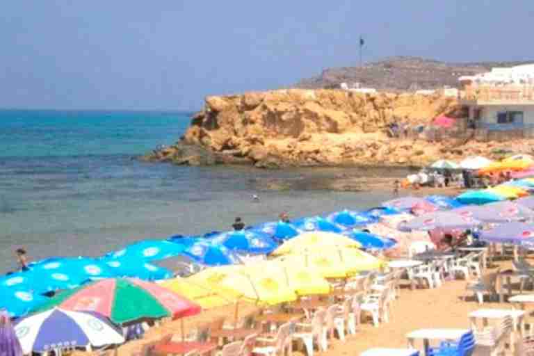 حجز 50 شمسية وطاولات بشاطئ بوسفر