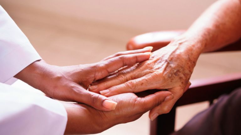 استفادة 85 مسنا من خدمات صحية واجتماعية بالمنزل
