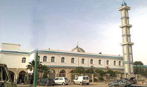 مسجد ”عثمان” وعيادة ”منتوري” مكبان للنفايات