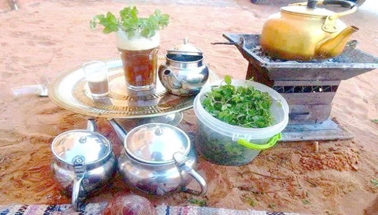 الشاي الصحراوي ينافس المثلجات في العاصمة
