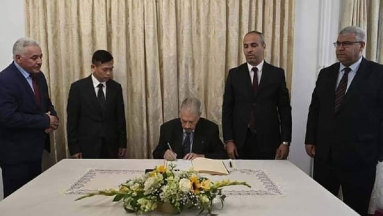 الجزائر متضامنة مع فيتنام وشعبه الصديق
