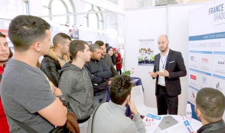 معرض الطالب وطلاب الثانوي بقصر الثقافة "مفدي زكريا"