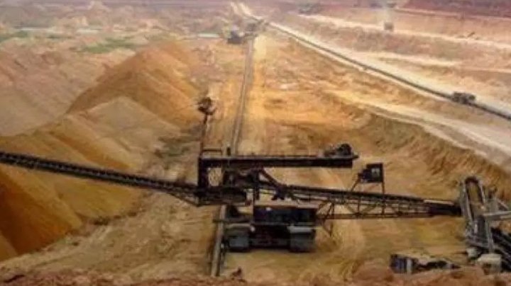 استنزاف الثروات الطبيعية للصحراويين على يد شبكات مخزنية