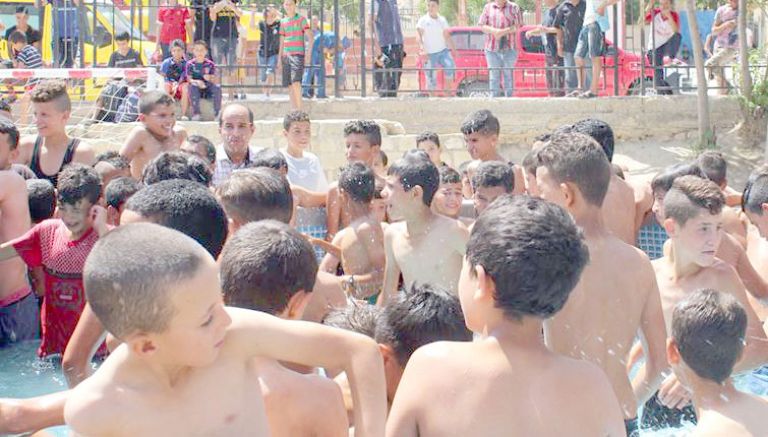 الأطفال يستمتعون في "القرية الصيفية"