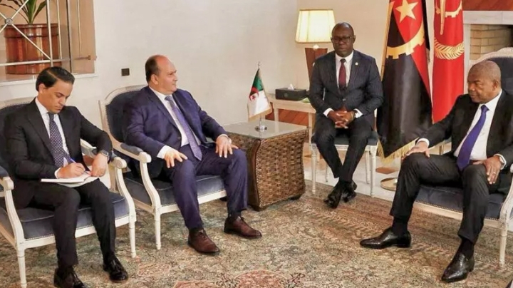 الرئيس الأنغولي يزور مصنع تحلية مياه البحر ومدرسة الذكاء الاصطناعي