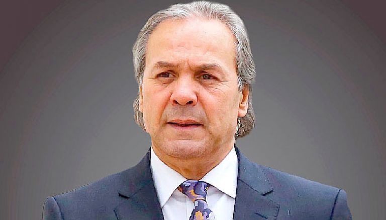 ماجر يدافع عن خياراته عبر "الأنترنت"