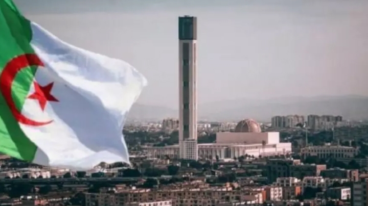 عندما يسقط الإعلام العمومي الفرنسي إلى الحضيض