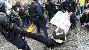 إدانة &quot;المضايقة القضائية&quot; ضد المتظاهرين في فرنسا