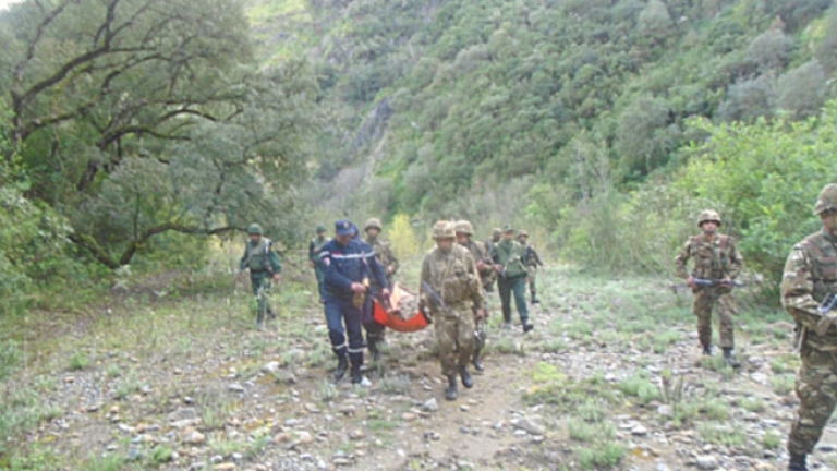 استخراج رفات إرهابي وتدمير 12 مخبأ واسترجاع أسلحة