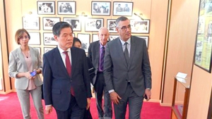 زيارة سفير كوريا ووفد فيتنامي لوكالة الأنباء الجزائرية