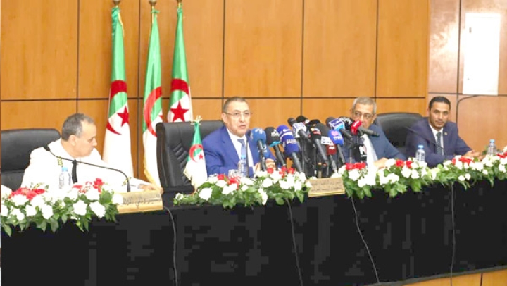 وزير الداخلية يشرع في تنصيب الولاة الجدد