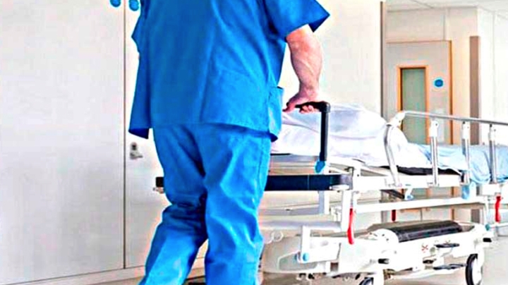 توظيف 292 شبه طبي واقتناء ربوت طبي ومسرّعات لعلاج السرطان