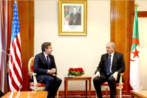 سلال يستقبل مساعد كاتب الدولة الأمريكي
