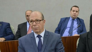 البرلماني السابق عن الجالية الوطنية بفرنسا، عزالدين تومي