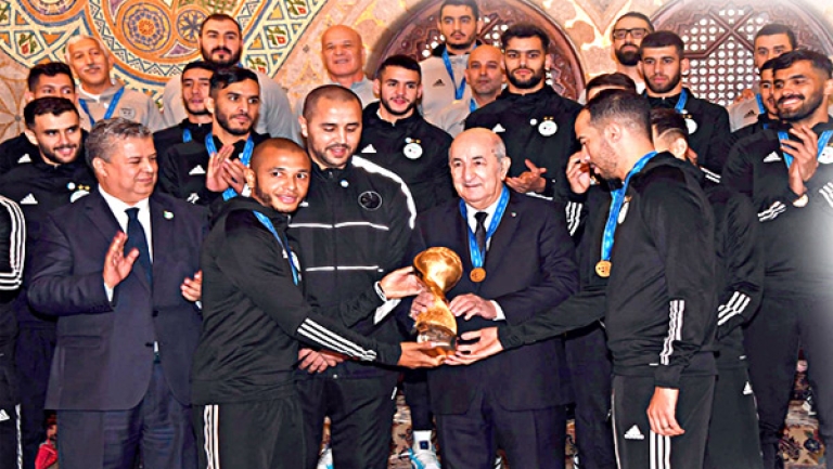 الرئيس تبون يجدّد دعمه للمنتخب الوطني