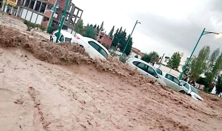 الأمطار تقتل طفلا والسيول تجرف 50 سيارة بتبسة