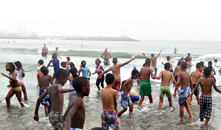1.600 طفل في رحلات صيفية على الشواطئ