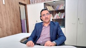 عميد كلية الحقوق والعلوم السياسية بجامعة بومرداس، البروفسور عبد العظيم بن صغير