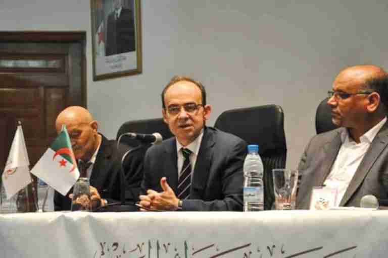 "دور المجتمع المدني الجزائري في الإغاثة الإنسانية"