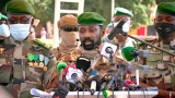الانقلابيون في مالي دمى تحرّكها أطراف أجنبية