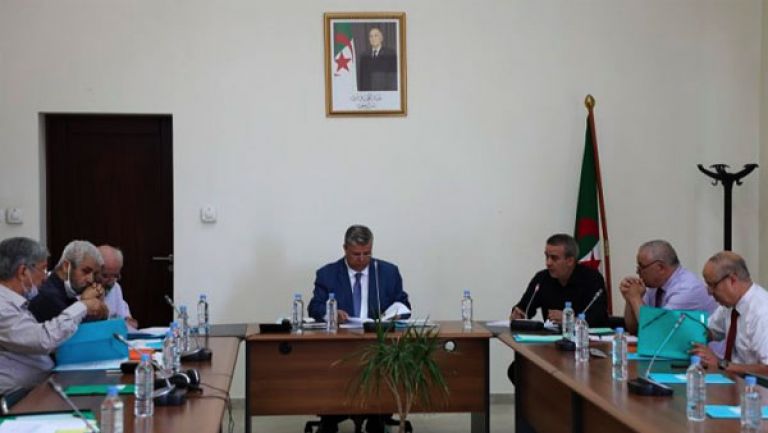 "الفاف" تنهي تكييف نصوصها مع قوانين "الفيفا"