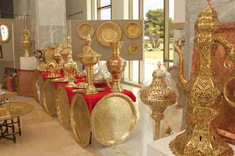 معارض الصناعات التقليدية قبلة الباحثين عن الهدايا