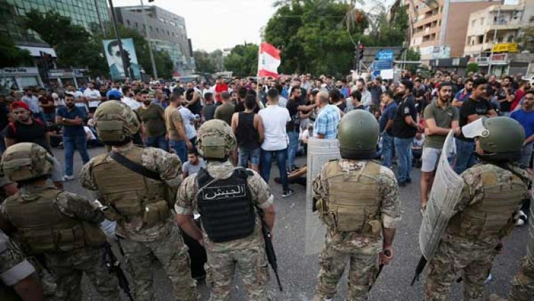 الجيش يتدخل لفتح الطرقات المغلقة