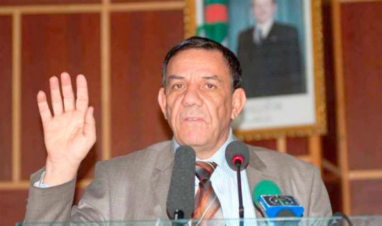 تواتي يدعو إلى دستور جديد
