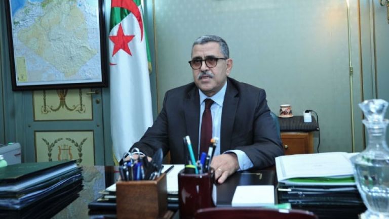 تقديم مرسومين تنفيذيين لقطاعي المالية والعمل وعروض قطاعية
