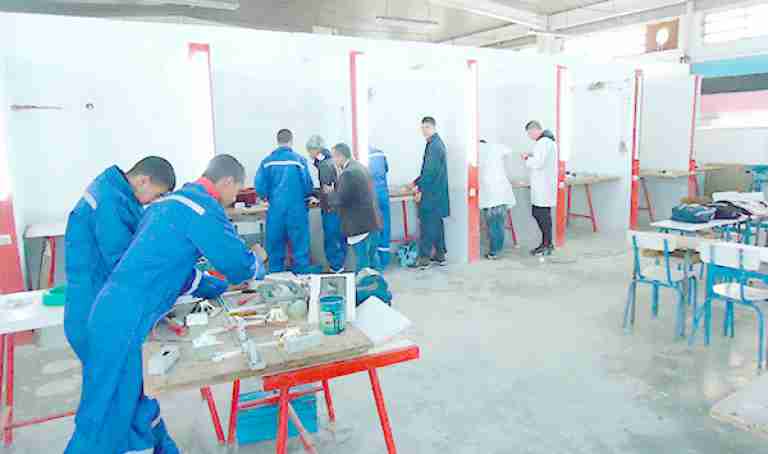 الطلبة الجامعيون يقبلون على التكوين المهني