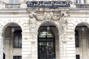 تردّد البنوك العمومية وتقدّم الخاصة