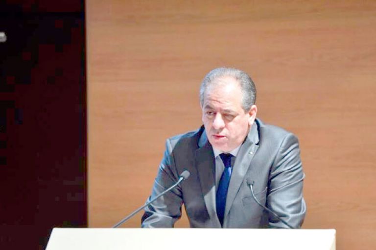كرة مريضة واحتراف بعيد المنال
