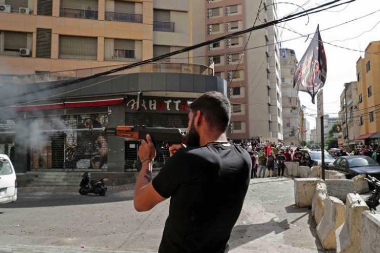طيف الحرب الأهلية يخيم على المشهد اللبناني