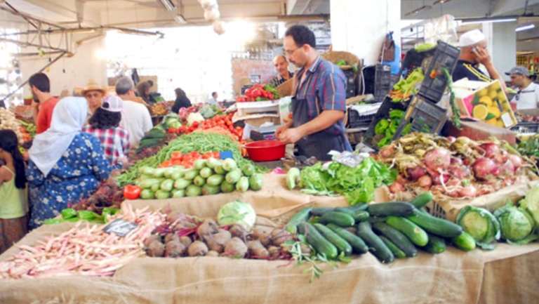 جشع التجار يلهب أسعار الخضر والفواكه الموسمية