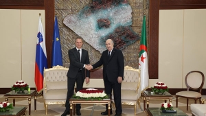 رئيس الجمهورية السيد عبد المجيد تبون-الوزير الأول السلوفيني السيد روبرت غولوب