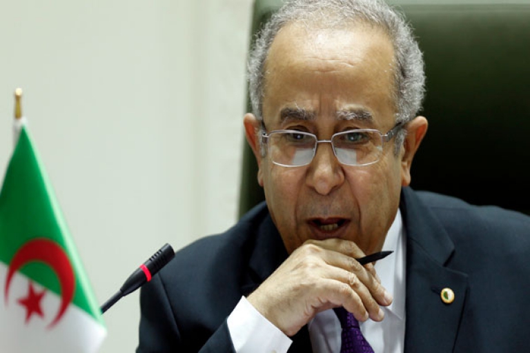 لعمامرة يشرع في زيارة عمل إلى البحرين