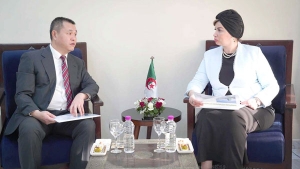 وزيرة الثقافة والفنون، الدكتورة صـورية مولوجي- إيسون يي، الرئيس المدير العام لشركة هواوي الصينية فرع الجزائر
