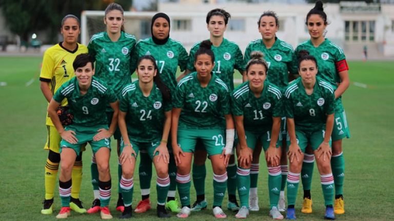 فتيات "الخضر" في مواجهة البلد المضيف