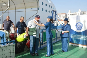 أروقة خضراء و 45 ثانية لإنهاء إجراءات الدخول